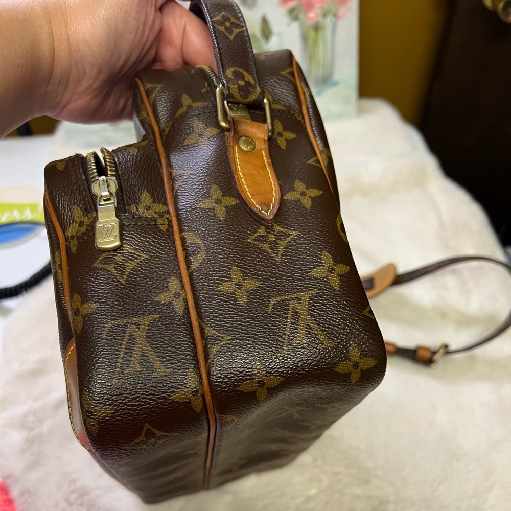 Louis Vuitton Brown Monogram Messenger Bag with Dark Leather Trim - Picture 4 of 8